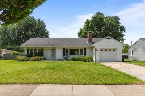 1917 Delaware St, Oshkosh, WI 54902