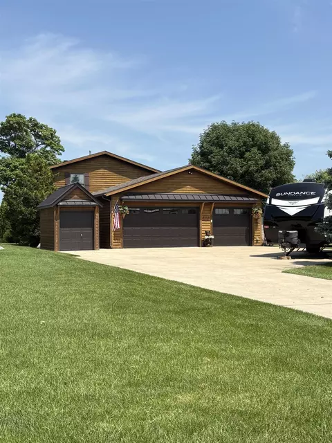 7084 Krohn Rd, Winneconne, WI 54986