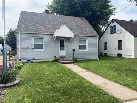 74 16th St, Clintonville, WI 54929