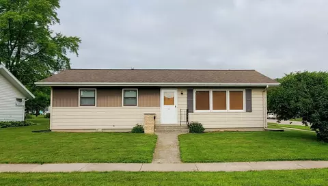 8 S St Josephs Ln, Fond Du Lac, WI 54935