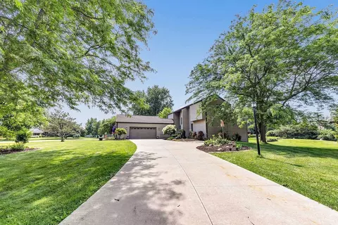 3072 Ridgeway Dr, Neenah, WI 54956