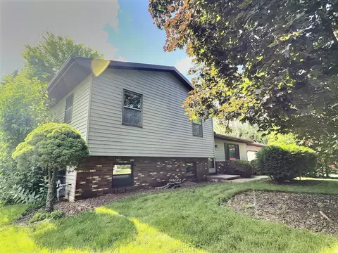 501 N Oakwood Rd, Oshkosh, WI 54904