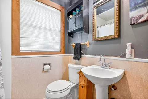 Bath - 513 E Glendale Ave, Appleton, WI 54911 photo 2 of 3