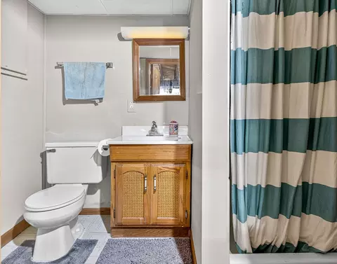Bath - 513 E Glendale Ave, Appleton, WI 54911 photo 3 of 3