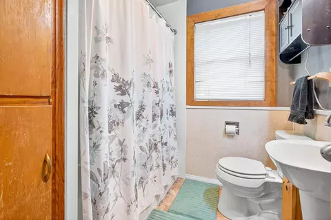 Bath - 513 E Glendale Ave, Appleton, WI 54911 photo 1 of 3