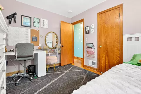 Bedroom - 513 E Glendale Ave, Appleton, WI 54911 photo 2 of 5