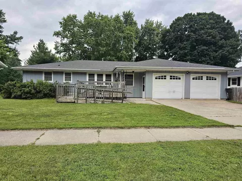 515 Park Ave, Waupaca, WI 54981