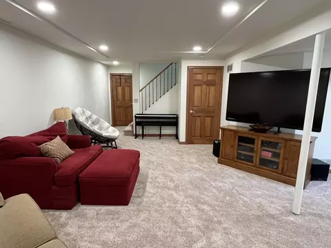 Living - 6 Green Haven Ct, Appleton, WI 54911 photo 4 of 5