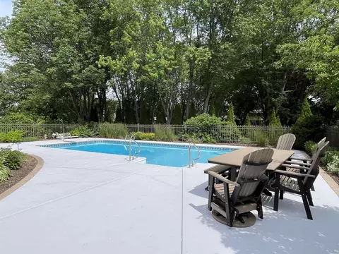 Exterior - 6 Green Haven Ct, Appleton, WI 54911 photo 2 of 5