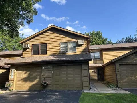 1140 Manor Dr #103, Neenah, WI 54956