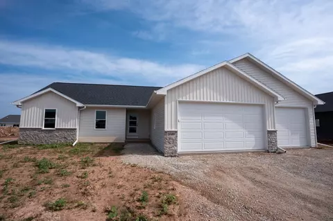 2020 Red Fox Ln, Kaukauna, WI 54130