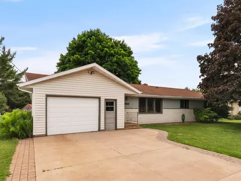 1753 Michigan St, Sturgeon Bay, WI 54235