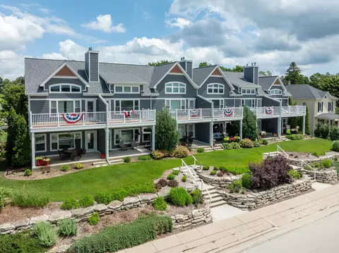416 S 3rd Ave #102, Sturgeon Bay, WI 54235