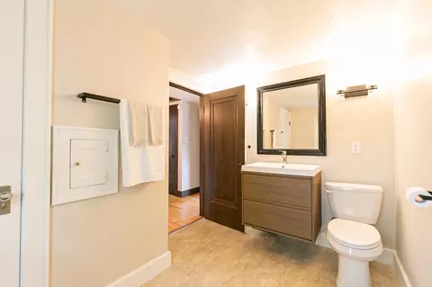 Bath - 1139 W Summer St, Appleton, WI 54914 photo 3 of 4