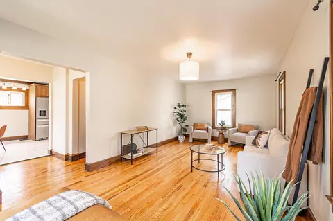 Living - 1139 W Summer St, Appleton, WI 54914 photo 2 of 4