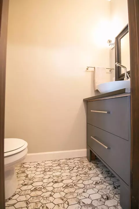 Bath - 1139 W Summer St, Appleton, WI 54914 photo 1 of 4