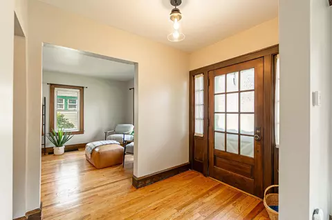 Entry Way - 1139 W Summer St, Appleton, WI 54914 photo 1 of 4