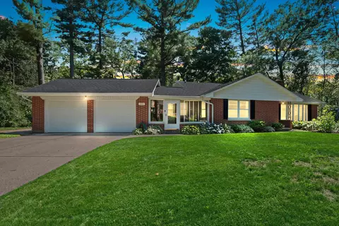 2864 St Ann Dr, Green Bay, WI 54311
