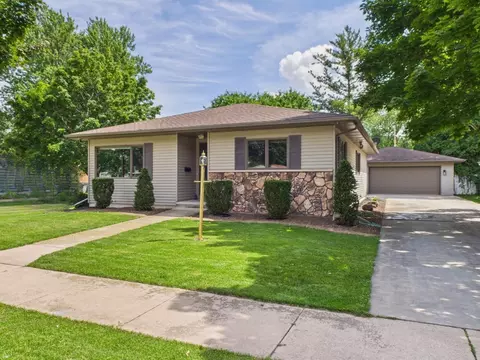 1015 Van Buren Ave, Oshkosh, WI 54902