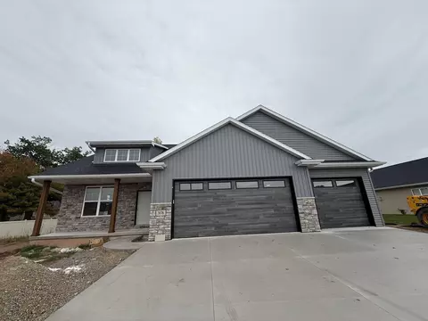 3076 Gilbert Dr, Green Bay, WI 54311