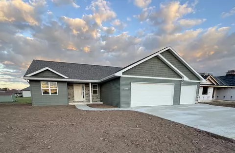 1546 Frontier Rd, Luxemburg, WI 54217