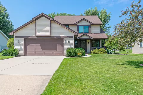 2162 Meadow Green Dr, Neenah, WI 54956