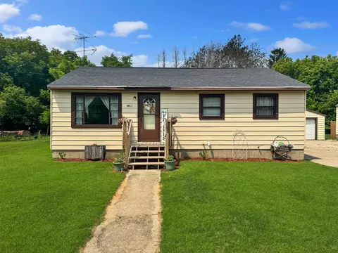 4017 18th St, Menominee, MI 49858