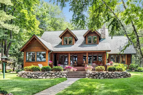n1523 Spring Glen Court, Keshena, WI 54135