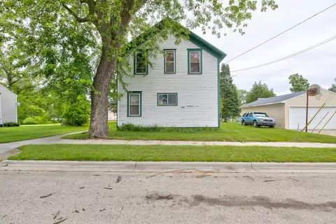 2482 Bangs St, Marinette, WI 54143