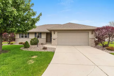 1126 Princess Dove Cir, De Pere, WI 54115