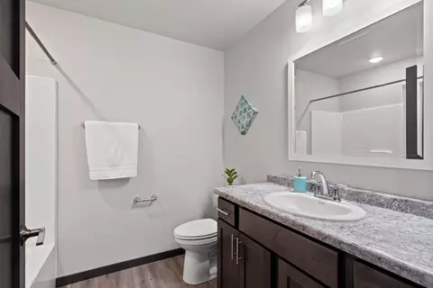 Bath - 464 Emerald Isle Ct, Wrightstown, WI 54180 photo 2 of 2