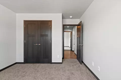 Bedroom - 464 Emerald Isle Ct, Wrightstown, WI 54180 photo 4 of 4