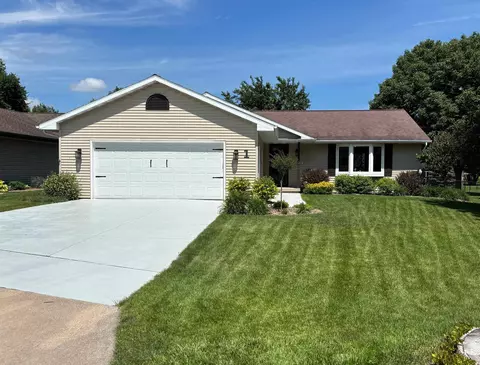 1 Rocky Ct, Appleton, WI 54915