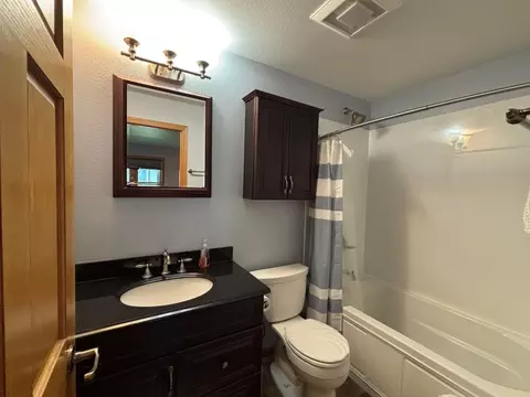 Bath - 1 Rocky Ct, Appleton, WI 54915 photo 2 of 2