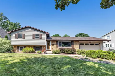 1633 Willard Ter, De Pere, WI 54115