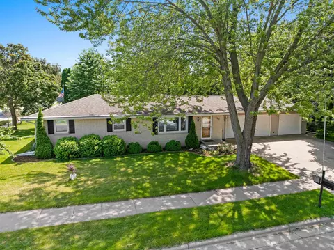 707 E Florida Ave, Little Chute, WI 54140