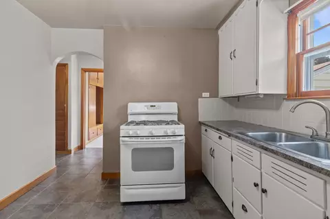 Entry Way - 401 E Coolidge Ave, Appleton, WI 54915 photo 1 of 3