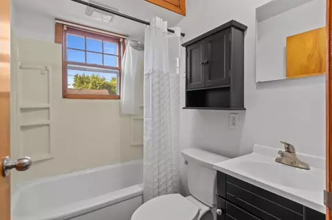 Bath - 401 E Coolidge Ave, Appleton, WI 54915 photo 1 of 1
