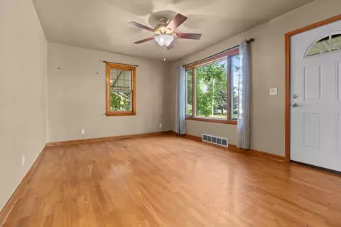 Living - 401 E Coolidge Ave, Appleton, WI 54915 photo 2 of 4