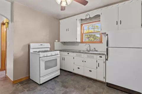Kitchen - 401 E Coolidge Ave, Appleton, WI 54915 photo 3 of 3