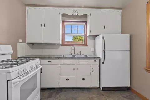 Kitchen - 401 E Coolidge Ave, Appleton, WI 54915 photo 2 of 3