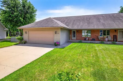 2145 Gateway Pl, Neenah, WI 54956