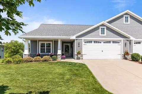 504 Mapleleaf Ct, Manitowoc, WI 54220
