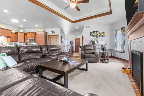 504 Mapleleaf Ct, Manitowoc, WI 54220 photo 9