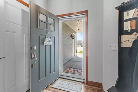 504 Mapleleaf Ct, Manitowoc, WI 54220 photo 4