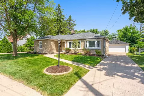300 E 15th St, Kaukauna, WI 54130
