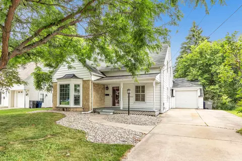 115 E Mission Rd, Green Bay, WI 54301