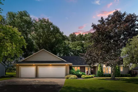 w6083 Golden Court, Appleton, WI 54915 photo 2