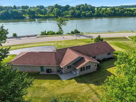 75 Washington St, Wrightstown, WI 54180