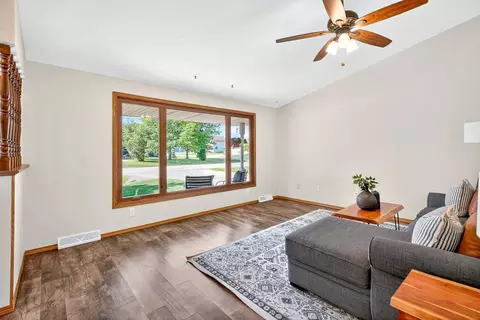 Living - w5642 Michelle Way, Appleton, WI 54915 photo 2 of 5